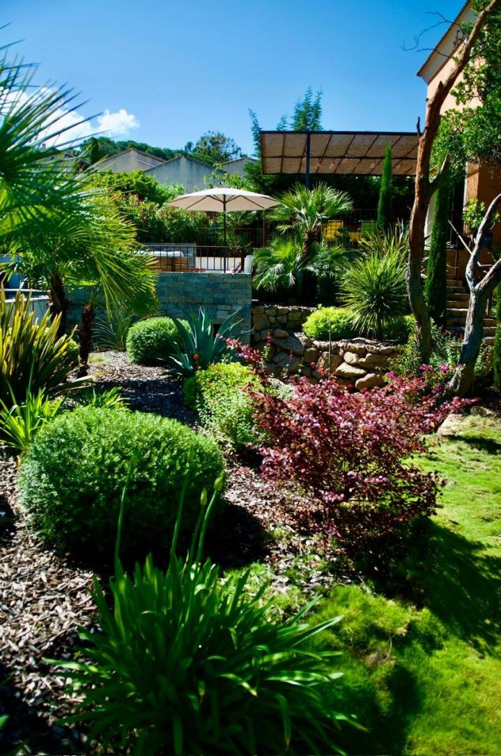 Nous sommes spécialisés dans l’entretien d’espace vert.